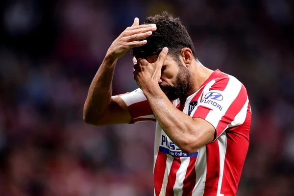 Diego Costa é operado com sucesso de hérnia de disco
