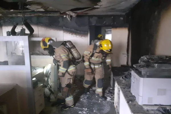 Corpo de Bombeiros combate incêndio no Fórum de Samambaia
