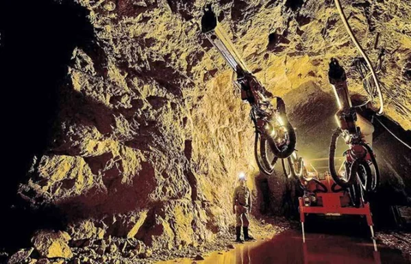 Imgagem colorida de unidade de mineração da Nexa - Metrópoles