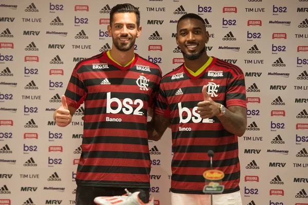 Gerson e Pablo Marí festejam chance de poder defender o Fla