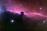 A Nebulosa “Cabeça de Cavalo” está localizada a cerca de 1.300 anos-luz da Terra, na constelação de Orion
