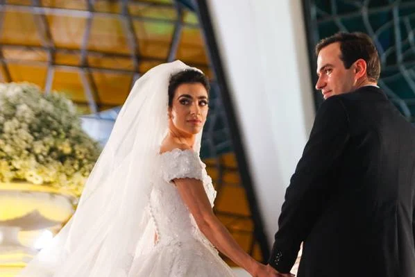 Mayra Sarkis e Luiz Philippe Arena se casam na Catedral