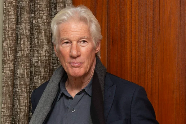 Foto colorida de Richard Gere - Metrópoles