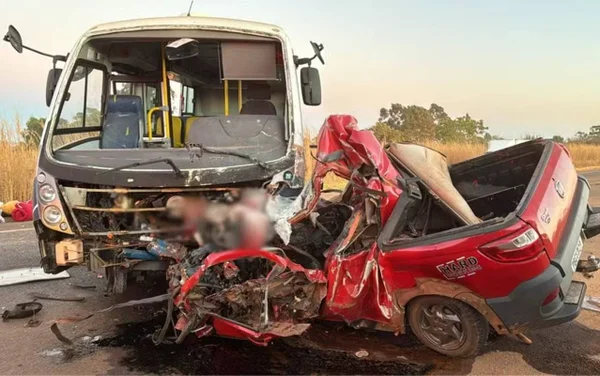 imagem colorida acidente micro-onibus jogadores