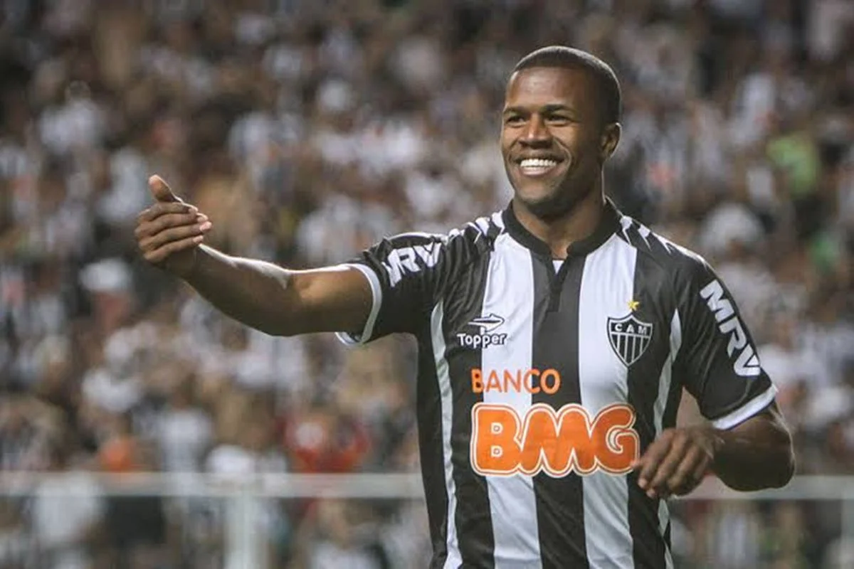 Ex-Lateral do Atlético-MG Enfrenta Ação de Despejo no DF