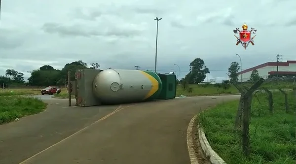 Caminhão Tomba no DF
