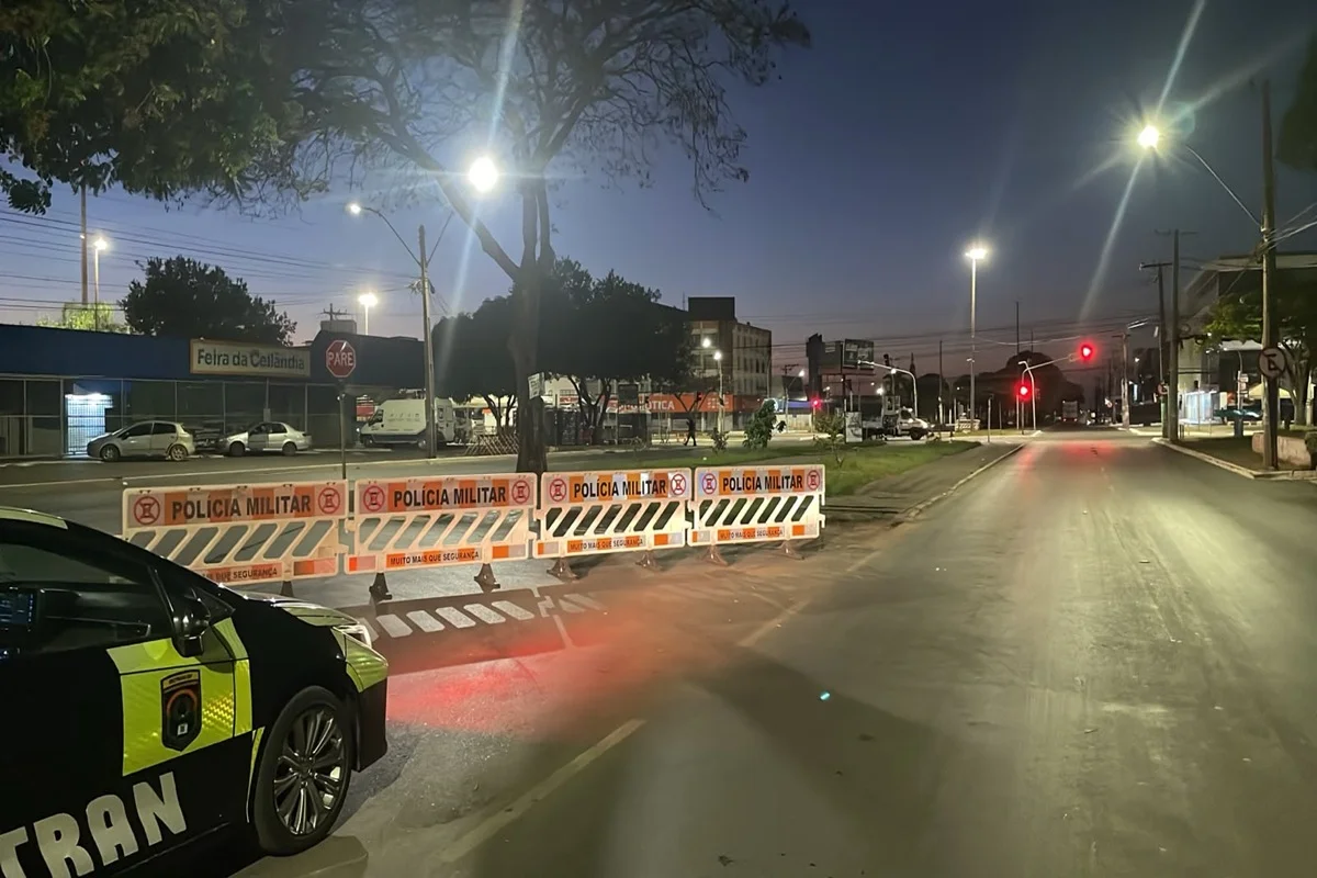 A Avenida Hélio Prates está parcialmente interditada desde o início da manhã A Avenida Hélio Prates está parcialmente interditada desde o início da manhã