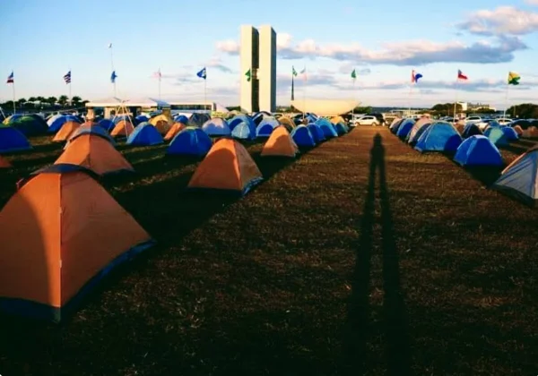 Instituição em defesa dos animais fará acampamento com mil barracas na Esplanada