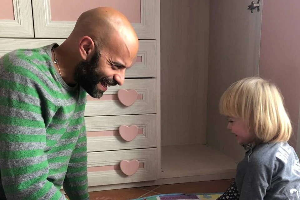 Eles passam muitos momentos divertidos juntos Eles passam muitos momentos divertidos juntos