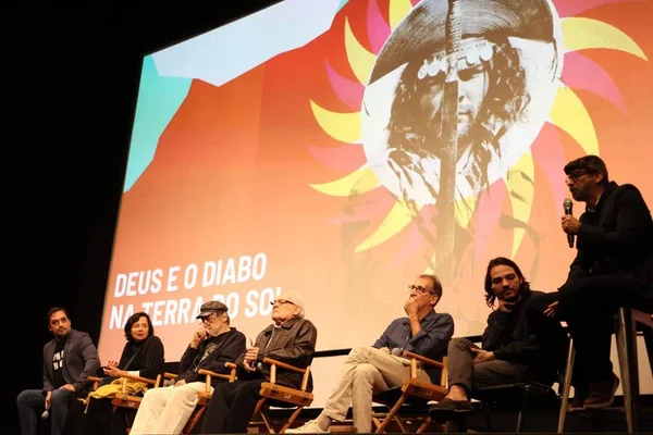 Sessão de Deus e o Diabo na Terra do Sol teve debate com participação de Othon Bastos e equipe de restauro no RJ