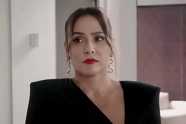 Foto colorida de Lara (Deborah Secco), em Elas por Elas - Metrópoles