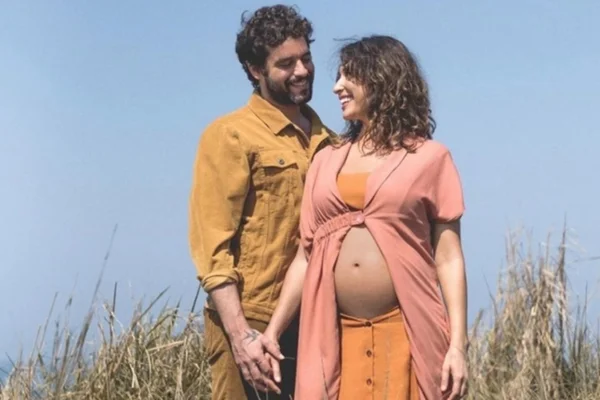 Giselle Itié alfineta jornalista e revela sexo do primeiro filho