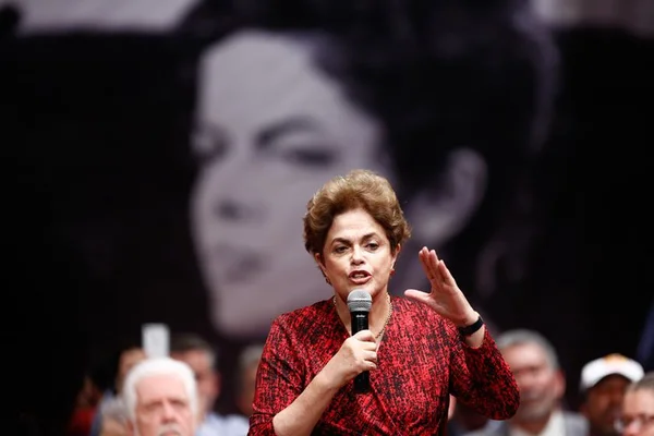 Dilma rejeita isolamento imposto pelo PT e reavalia disputar eleição