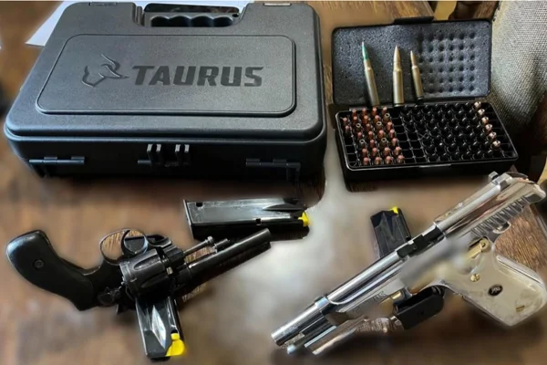 PF acha arsenal de armas com traficantes que disputam território em MG