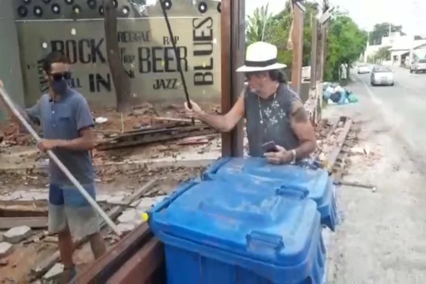Empresário destrói o próprio bar em Florianópolis. Veja vídeo
