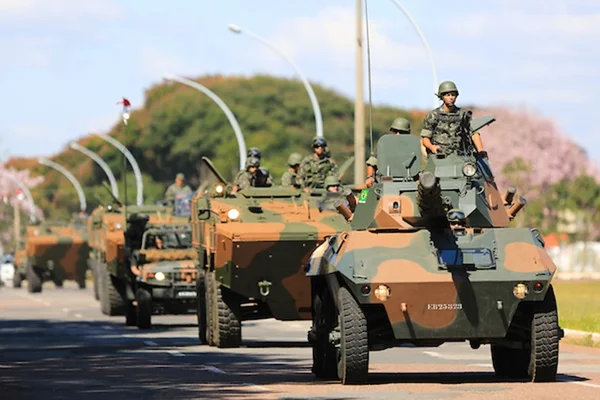 Caminhoneiros: Planalto edita decreto e tropas federais saem às ruas