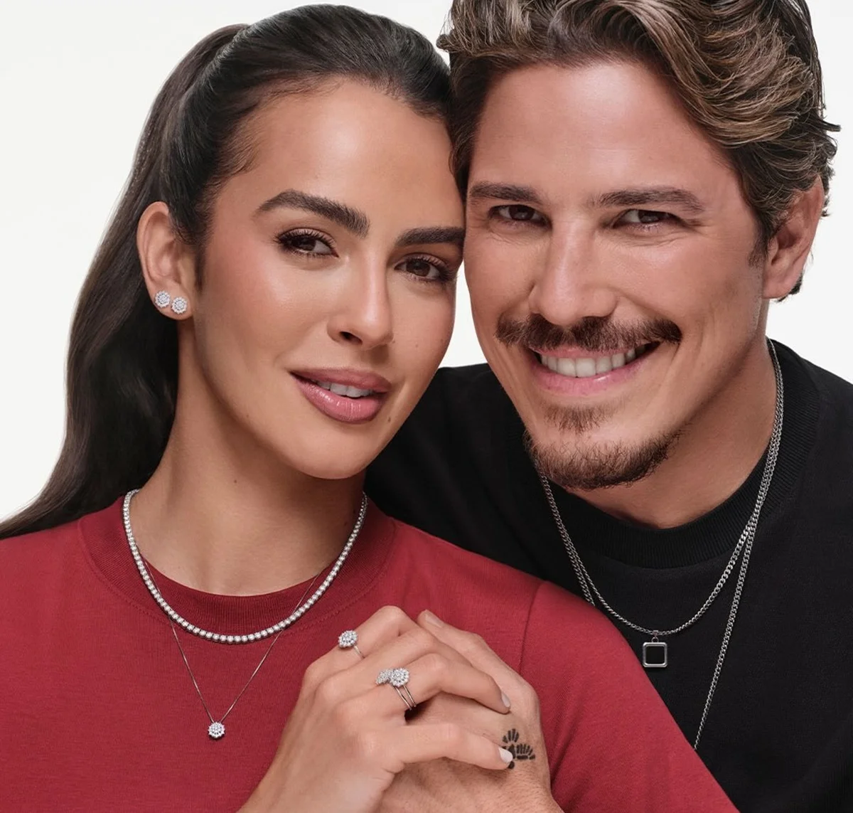 Romulo Arantes Neto e Mari Saad fazem pose para o Instagram Romulo Arantes Neto e Mari Saad fazem pose para o Instagram