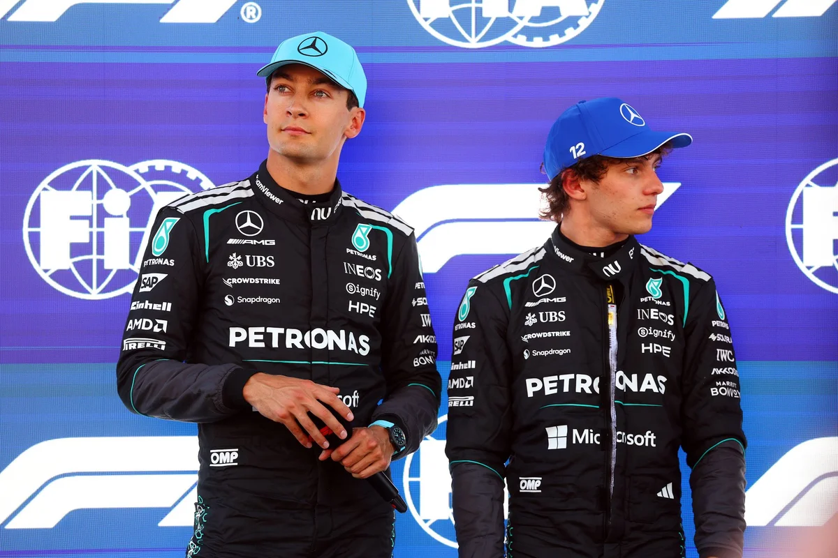 Companheiros de Mercedes lutam pelo título da Fórmula 1. Companheiros de Mercedes lutam pelo título da Fórmula 1.