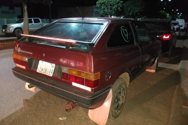 Carro furtado em 1989 é encontrado pela polícia durante blitz