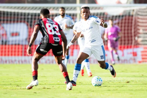 Cruzeiro vence o Vitória de virada e se aproxima do G-4 do Brasileirão - destaque galeria Cruzeiro vence o Vitória de virada e se aproxima do G-4 do Brasileirão - destaque galeria
