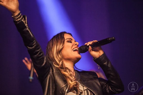 Pastora Ana Paula Valadão pede boicote às lojas C&A