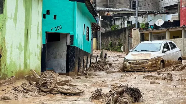 Imagem colorida mostra devastação após chuvas em SP - Metrópoles