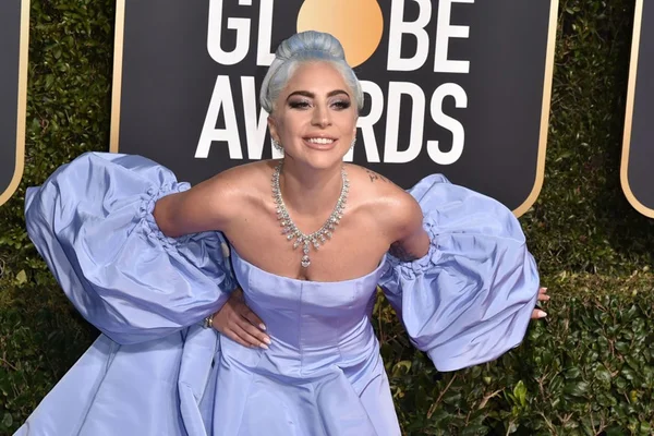 Vestido usado por Lady Gaga no Globo de Ouro foi furtado? Entenda