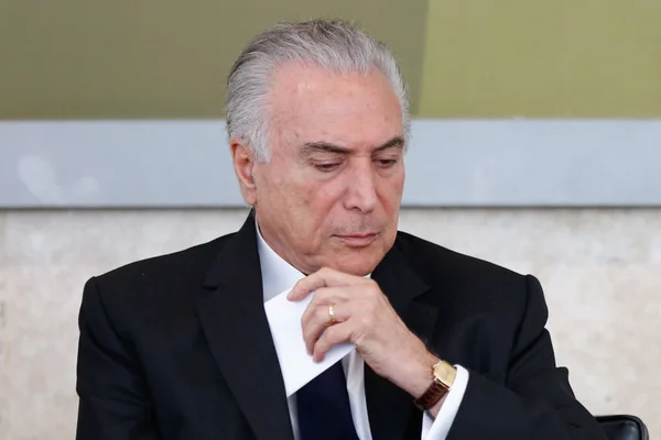 Temer assina MP que destina R$ 1,2 bilhão para intervenção no Rio