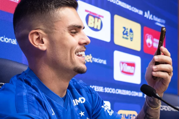 Reforço do Cruzeiro, Pec chora em coletiva com mensagem de Pequeno Gui