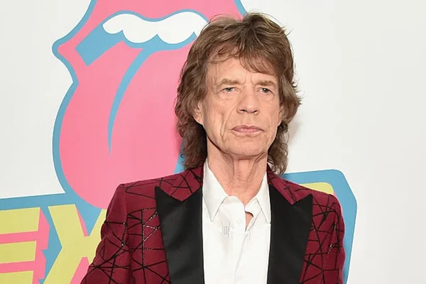 Doente, Mick Jagger adia turnê com a banda Rolling Stones