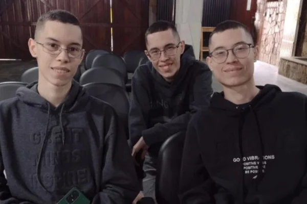trigêmeos título de eleitor