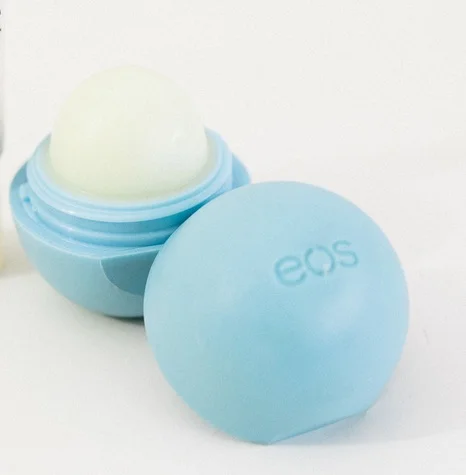 Marca de lip balm EOS sofre processo por supostamente causar reações alérgicas