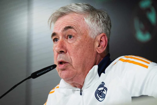 Imagem colorida de Carlo Ancelotti - Metrópoles