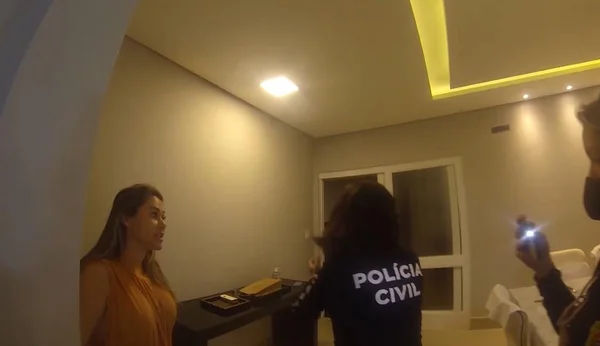 Médica acusada de desviar dinheiro da Saúde do DF é presa ao agredir policiais