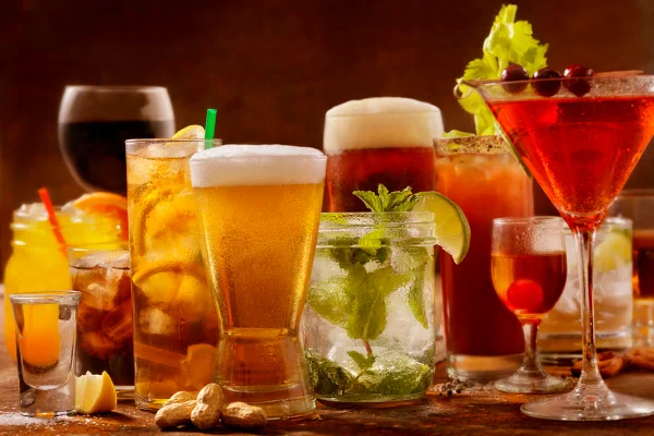 Bebidas : refrigerante, cerveja, drinks, vinho e suco