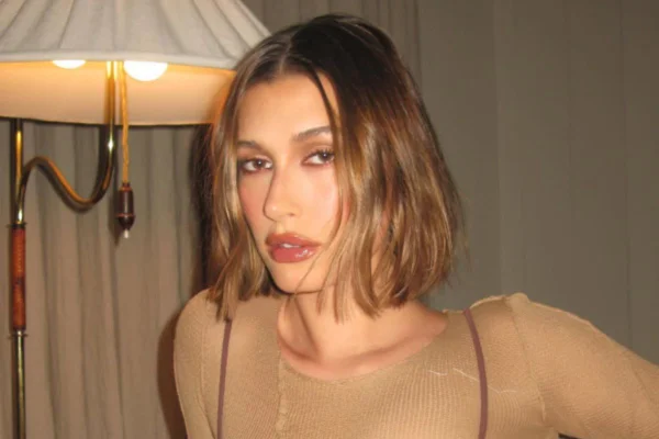 Hailey Bieber - Metrópoles