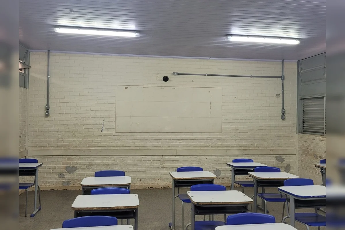 A rotina escolar é marcada por improvisos e riscos à integridade física A rotina escolar é marcada por improvisos e riscos à integridade física
