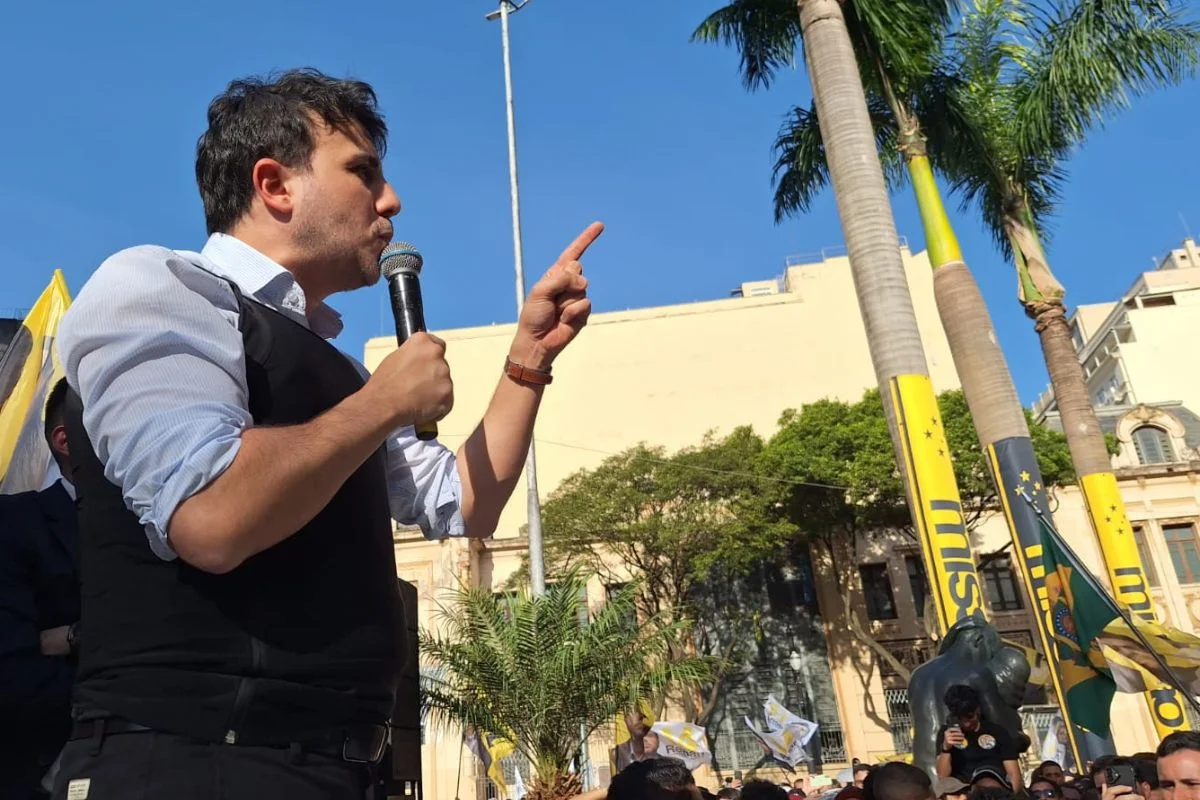 Renan Santos lançou sua campanha à Presidência em frente à Faculdade de Direito da USP e anunciou Guto Schiavetto ao Senado por São Paulo Renan Santos lançou sua campanha à Presidência em frente à Faculdade de Direito da USP e anunciou Guto Schiavetto ao Senado por São Paulo