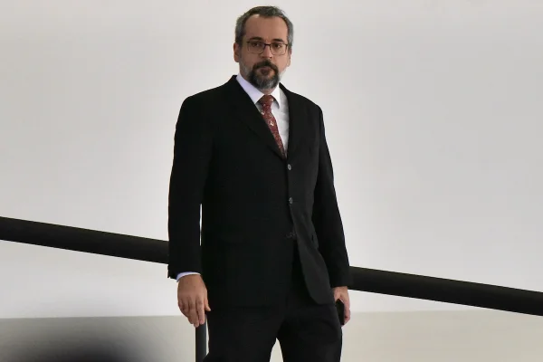 Coronavírus: Weintraub troca aula presencial para meio digital