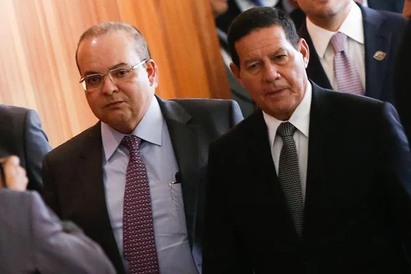 Mourão: “Buscaremos recursos para viabilizar o trem Brasília-Luziânia”