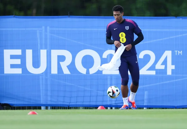 Jude Bellingham em treino da Inglaterra - Metrópoles
