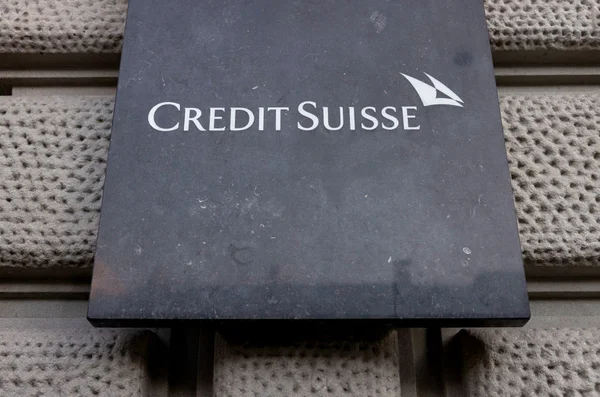 Após tombo histórico, ações do Credit Suisse fecham em alta de 19%