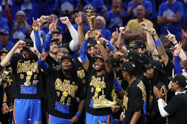 Foto colorida de OKC Thunder - Metrópoles