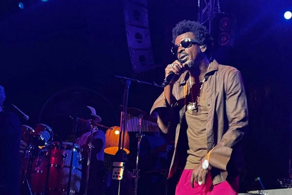 Show de Seu Jorge no Na Praia promete viagem pelos hits da carreira