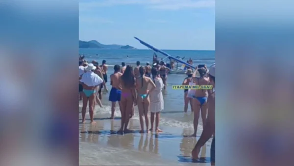 Avião ultraleve que caiu em praia de Santa Catarina