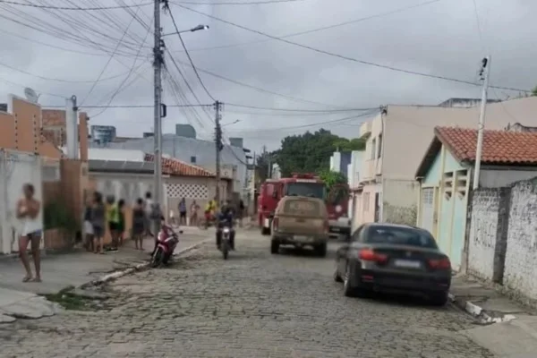 Imagem colorida mostra rua onde casa em que crianças morreram moravam - Metrópoles