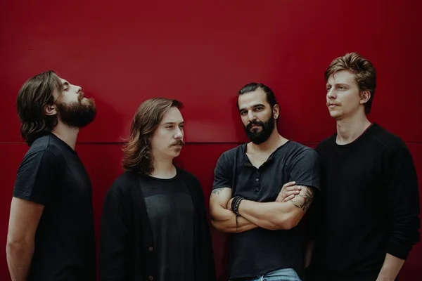 Brasiliense Scalene se consolida no rock nacional com novo disco