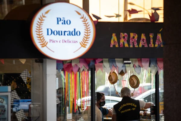 fachada de padaria Pão Dourado