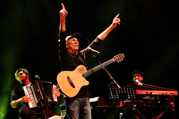 Fagner lota show no Estilo Brasil e faz apresentação memorável