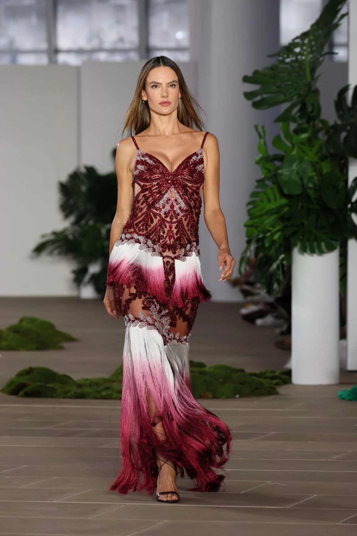 Alessandra Ambrosio em desfile da PatBo no NYFW
